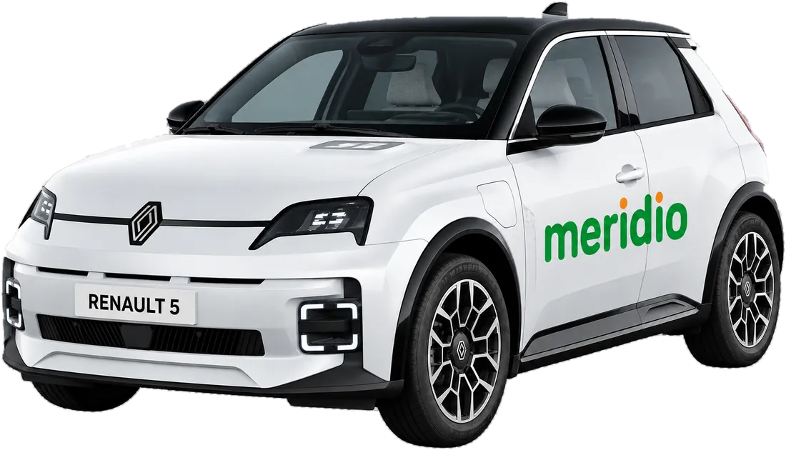 Renault 5 E-Tech en autopartage au pied d'une résidence Meridio